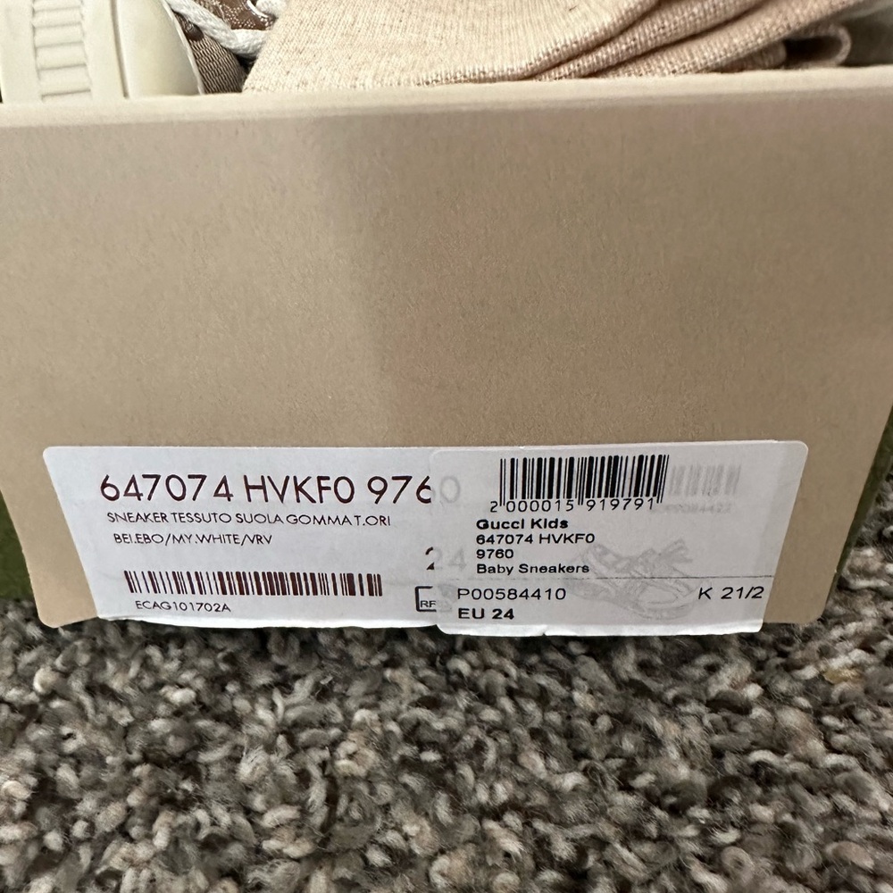 Gucci Kids Beige GG Canvas Sneakers with Green Trim and Red Stripe - Picture 4 of 11